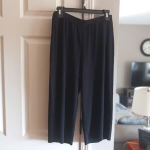 Travelers By Chico's Black Wide Leg Capri Pants. Size 1 Or M/8.